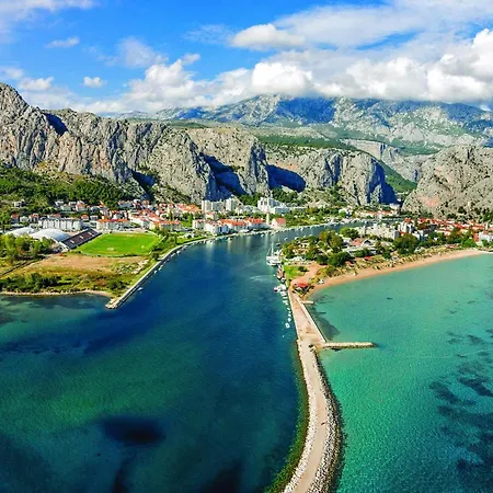 Beautiful Apartment In Omis With Kitchen Apartment *