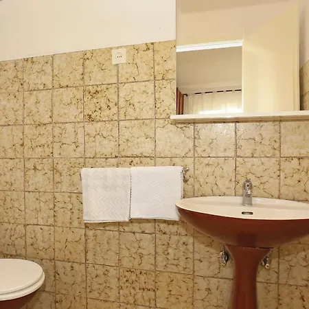 Beautiful Apartment In Omis With Kitchen Pisak