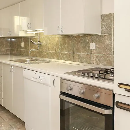 Beautiful Apartment In Omis With Kitchen * Pisak
