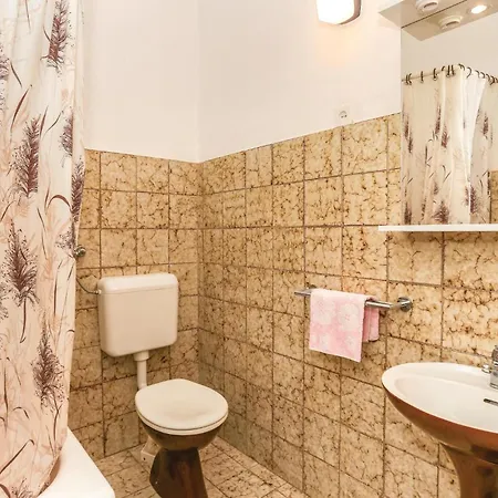 Beautiful Apartment In Omis With Kitchen Apartment