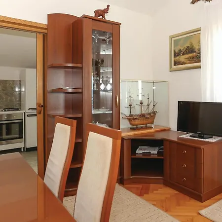 Apartment Beautiful Apartment In Omis With Kitchen