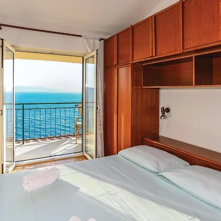 Apartment Beautiful Apartment In Omis With Kitchen *