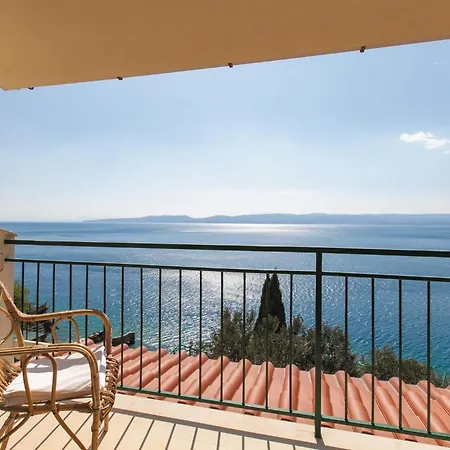 Apartment Beautiful Apartment In Omis With Kitchen Pisak