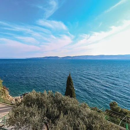 Beautiful Apartment In Omis With Kitchen Pisak