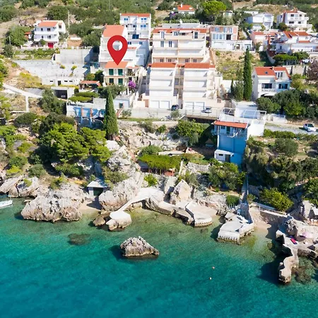 Beautiful Apartment In Omis With Kitchen * Pisak